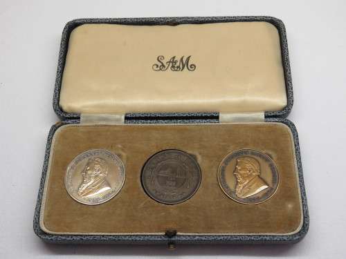 1954 Krugerstandbeeldverskuiwing silver and bronze medallion set with 1898 Penny