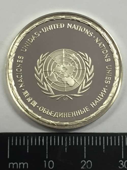 Kuwait United Nations proof sterling silver medallion - weighs 13.0 grams
