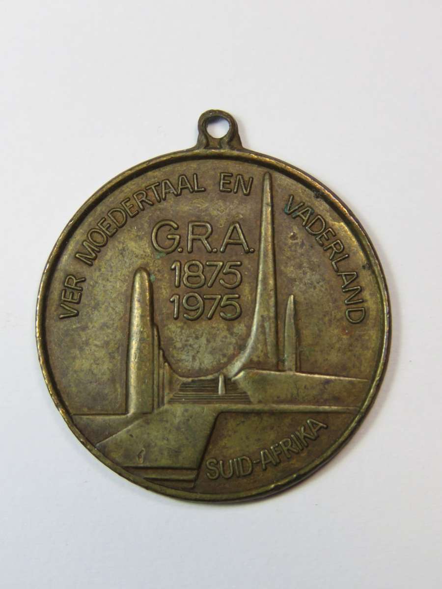 Strange 1975 Taalmonument medallion - Pattern at the back - not plain as usual