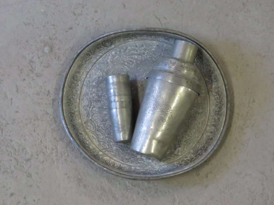 Huikee Swatow pewter cocktail shaker with 6 goblids and heavy tray  - Dragon motive with 4 toes