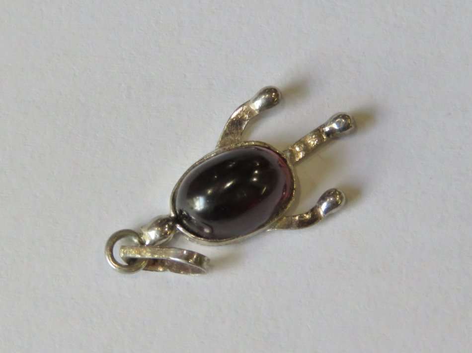 Silver pendant with blood stone