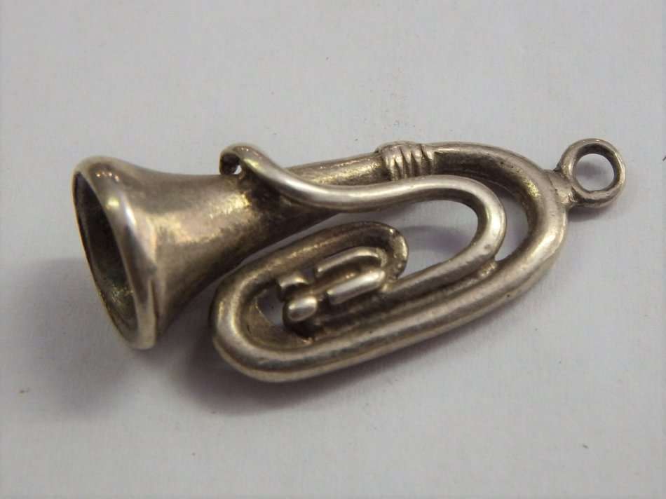 Silver trumpet charm pendant - Weighs 4.7grams