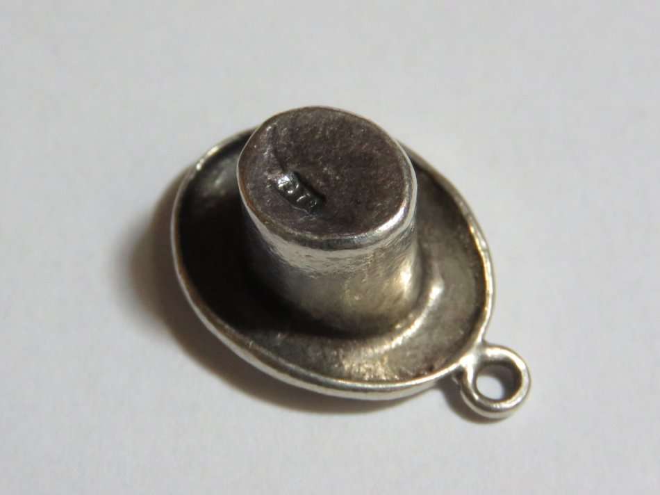Silver top hat charm pendant