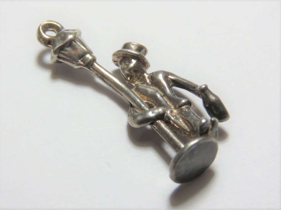 Silver charm - Drunk man at lamppost