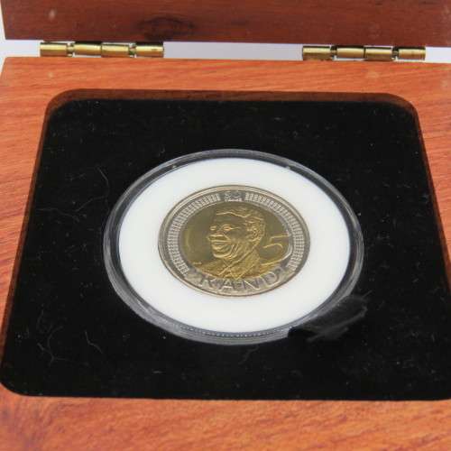 2008 Mandela 90th birthday coin in case and original wooden box