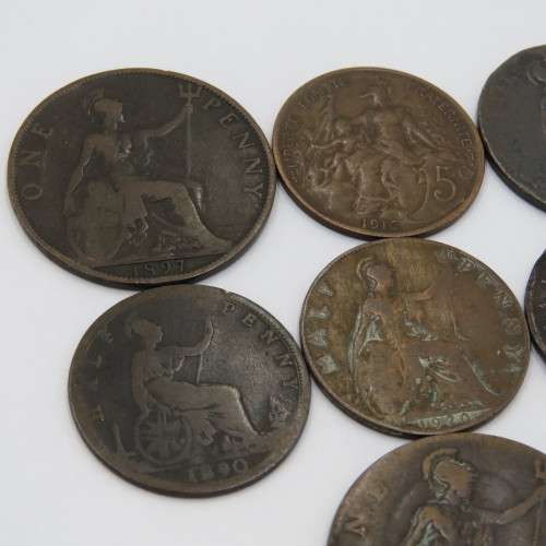 Lot of 7 antique half pennies and pennies - Each one over 100 years old
