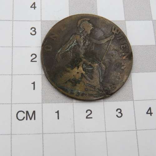 Lot of 7 antique half pennies and pennies - Each one over 100 years old