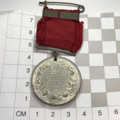 Queen Victoria 1837 - 1897 Longest Reign medallion with ribbon - in excellent condition