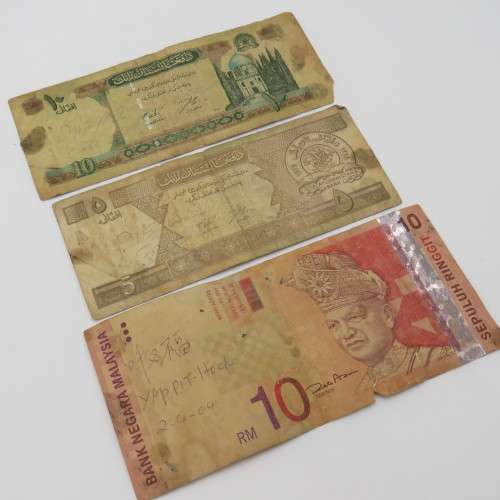 Lot of 10 well used world banknotes