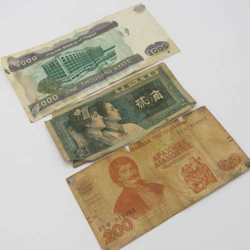 Lot of 10 well used world banknotes