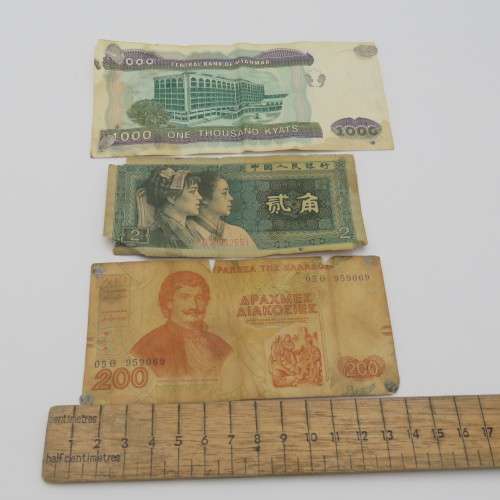 Lot of 10 well used world banknotes