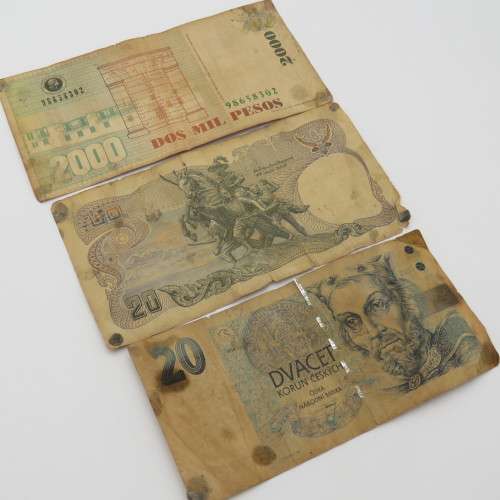 Lot of 10 well used world banknotes