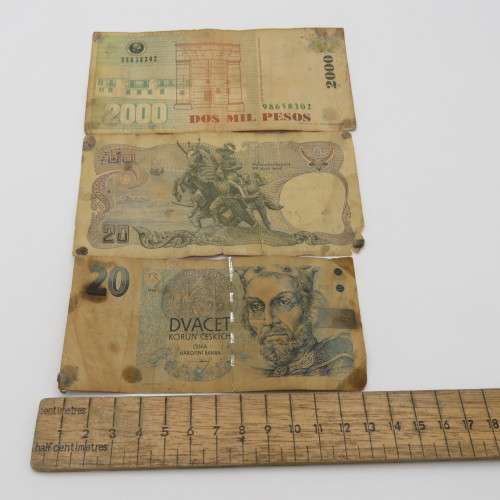 Lot of 10 well used world banknotes