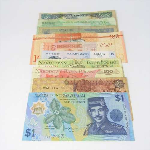 Lot of 10 world bank notes