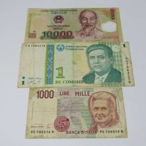 Lot of 10 world bank notes