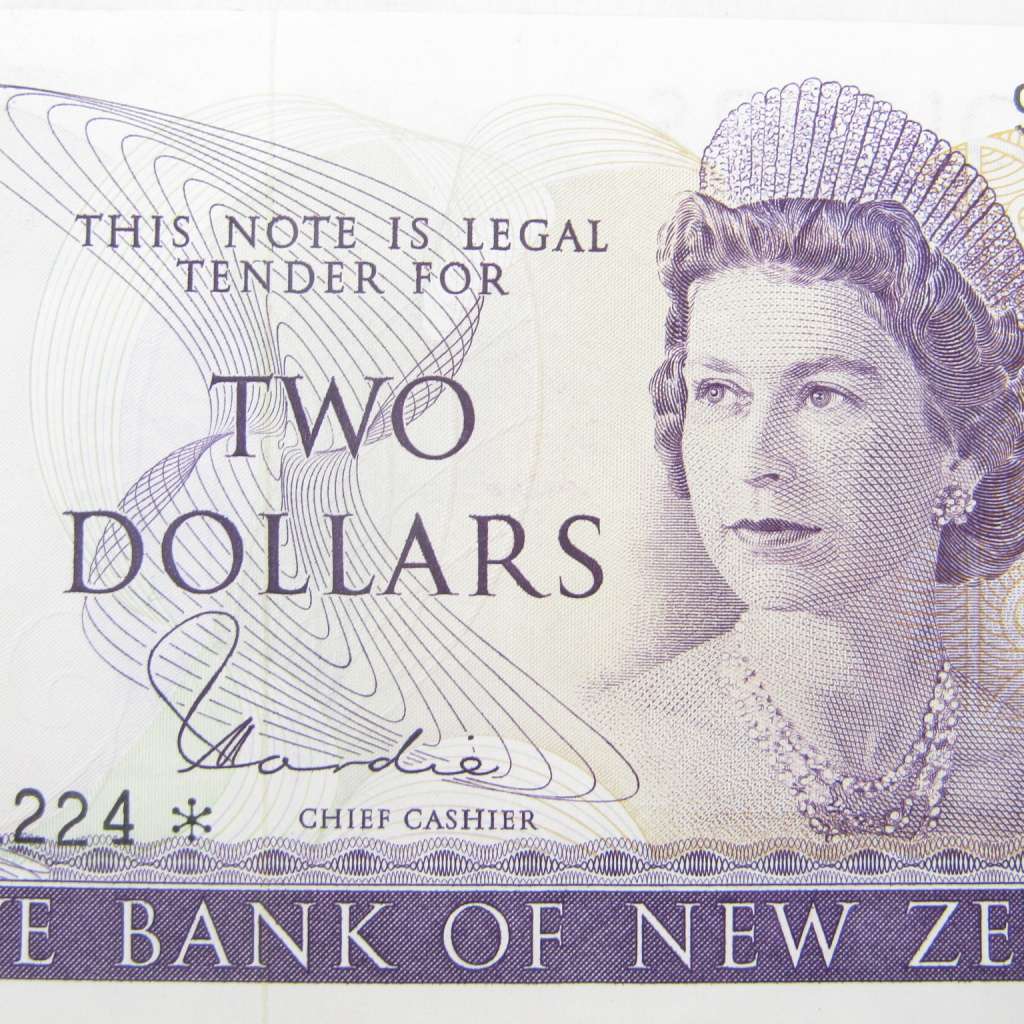 New Zealand 2 Dollars - 1977 to 1981 replacement note 9y3* AU condition