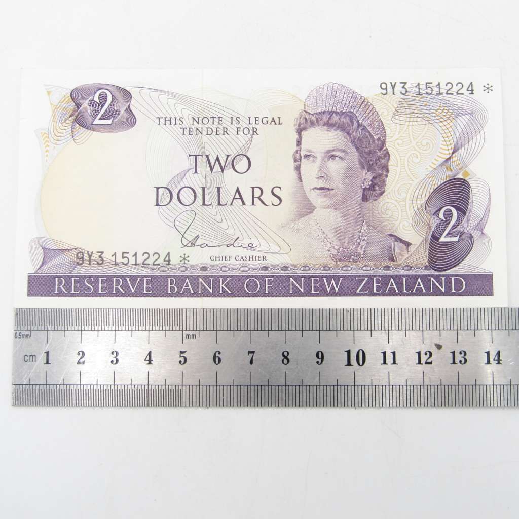 New Zealand 2 Dollars - 1977 to 1981 replacement note 9y3* AU condition