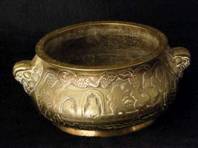 High class Chinese brass pot - weighs 2.8 kg