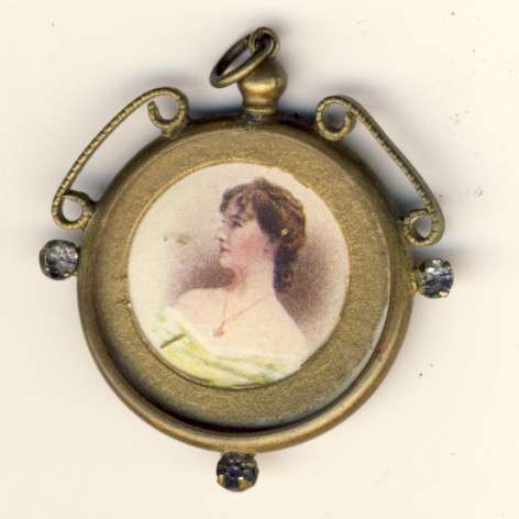 Antique photo pendant as per scan
