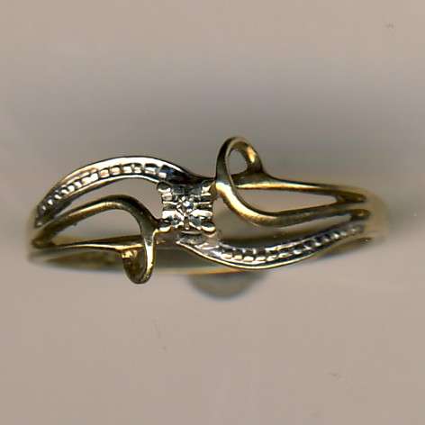 9ct gold ring with very small diamond