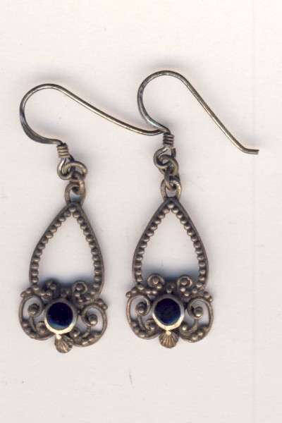 Pair of vintage Sterling silver earrings with onyx