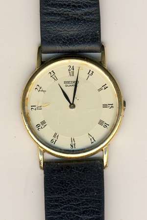 Seiko Quartz mens watch with leather strap - very thin watch - in working condition