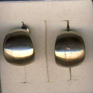 Pair of heavy earrings - gold colour