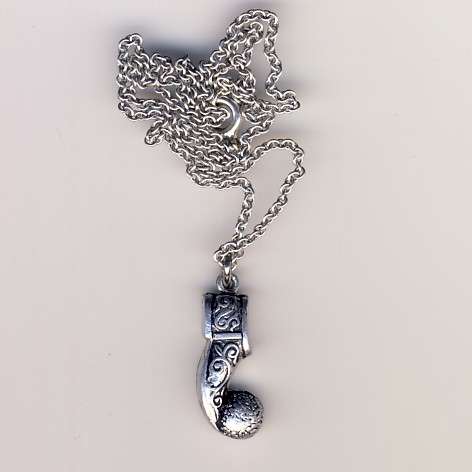 Necklace with arabian shoe pendant