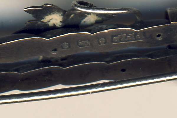 Lovely silver and gold hallmarked brooch - as per scan