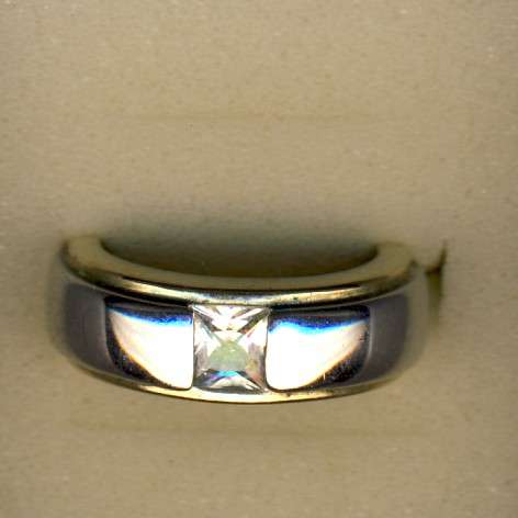 Ring in gold and silver colour with clear stone