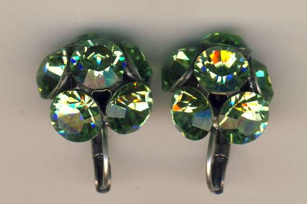 Pair of earrings with 6 green stones each In gift box