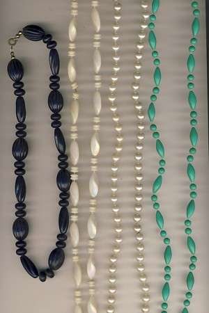 Lot of 4 necklaces