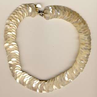 Shell necklace - Very well made @@@ Crazy R1 Start