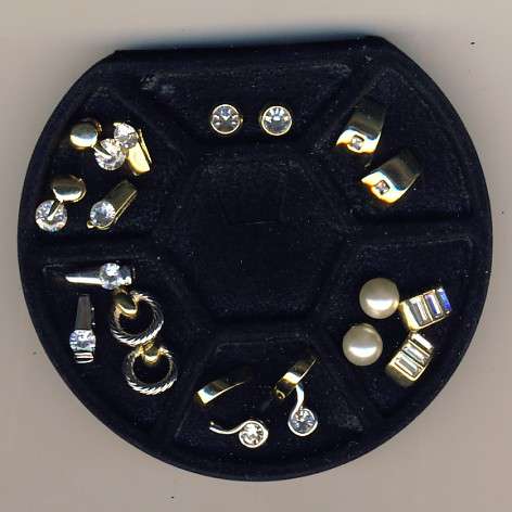Lot of 6 pairs of earrings in holder - Pierre Cardin - you bid per pair to take all