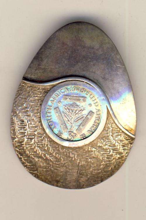 Pendant with 1945 tickey as per scan