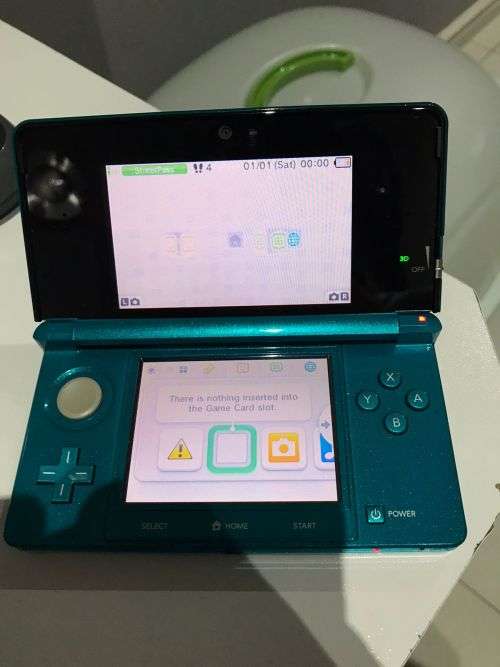 Nintendo 3ds Aqua Blue with 10 games and charging dock