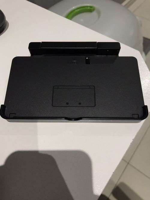 Nintendo 3ds Aqua Blue with 10 games and charging dock