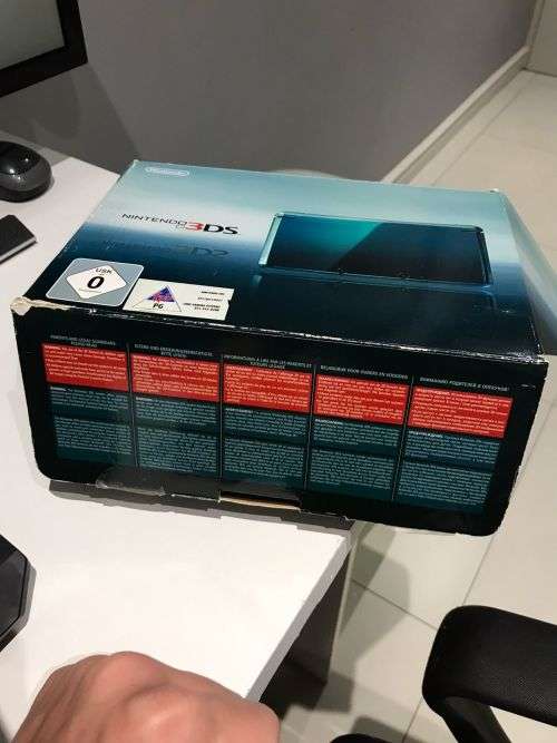 Nintendo 3ds Aqua Blue with 10 games and charging dock