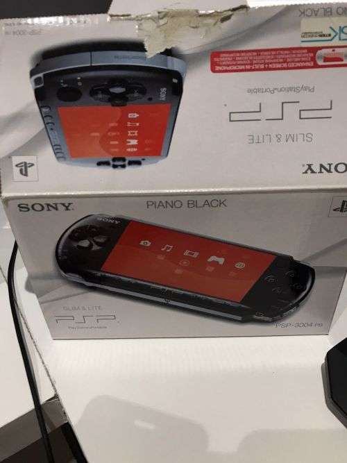 Sony PSP 3004 PB Slim and Lite Piano Black with 11 Games