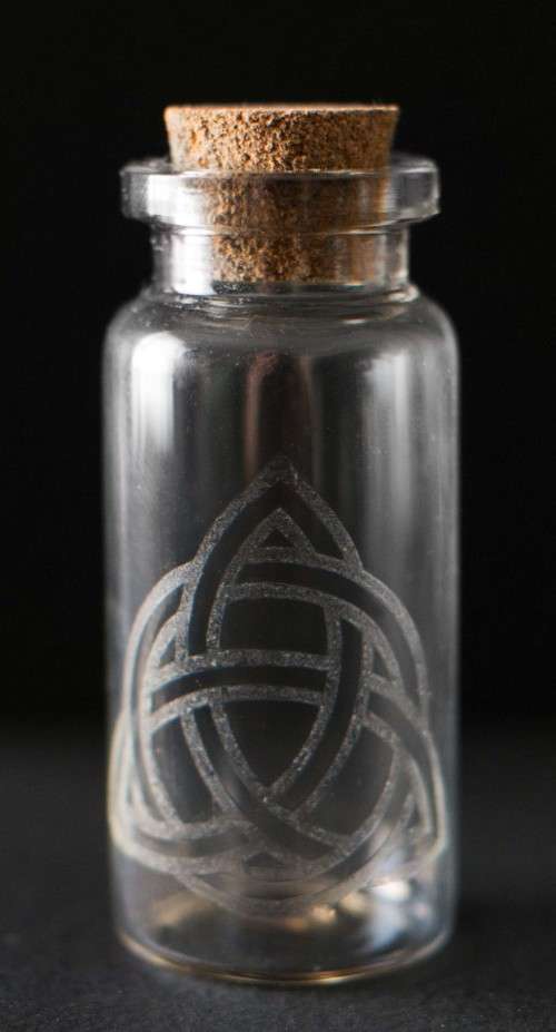 5x Celtic Knot etched bottles