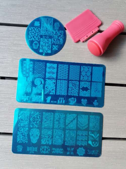 6x Nail art plates and 2x applicators