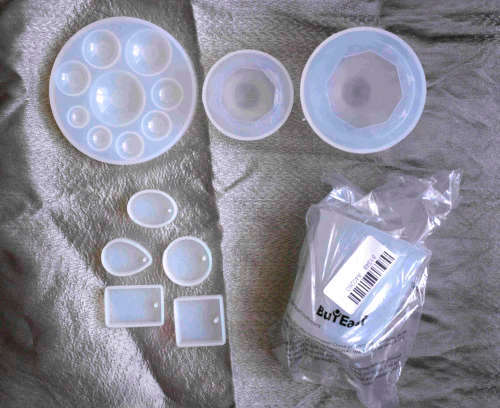 8 piece Silicone moulds for resin with free pouring cup