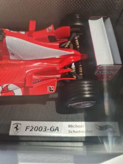Hot Wheels - Scala 1/18 - Ferrari F2003 - GA - Micheal Schumacher