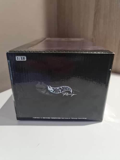 Hot Wheels - Scala 1/18 - Ferrari F2003 - GA - Micheal Schumacher