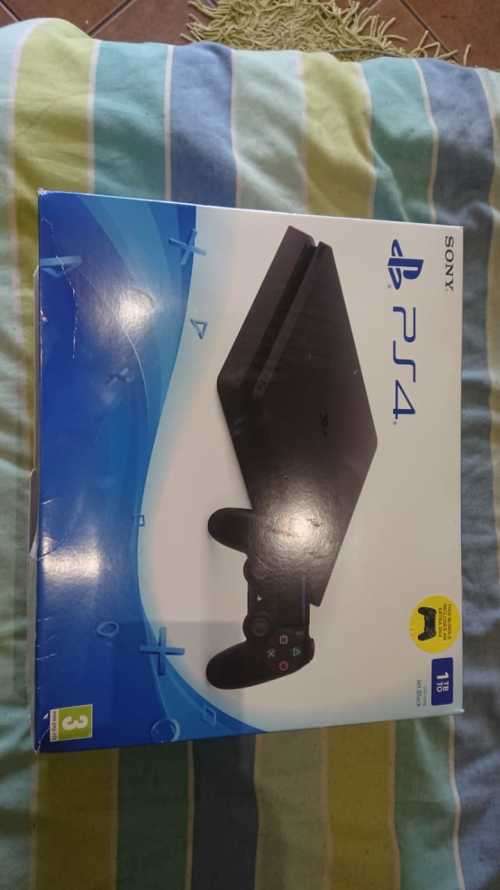 PS4 1TB with controller and 5 Games