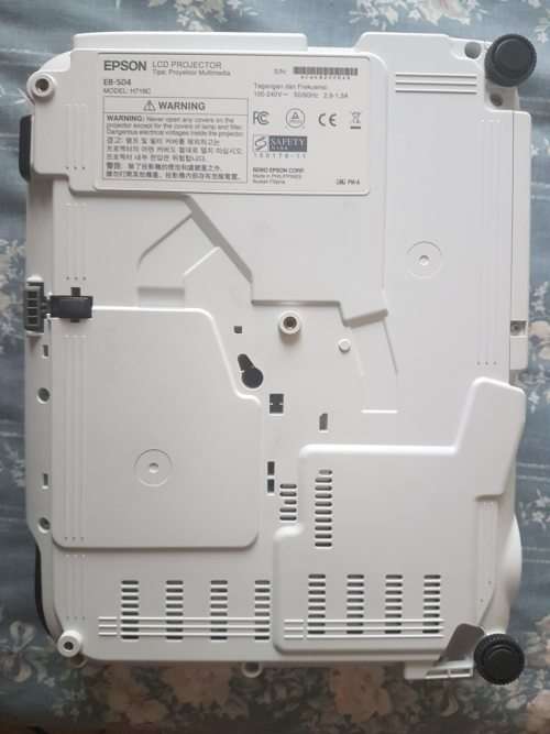 Epson EB-SO4 Projector