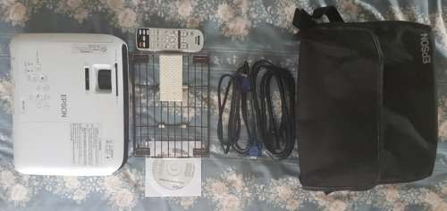 Epson EB-SO4 Projector