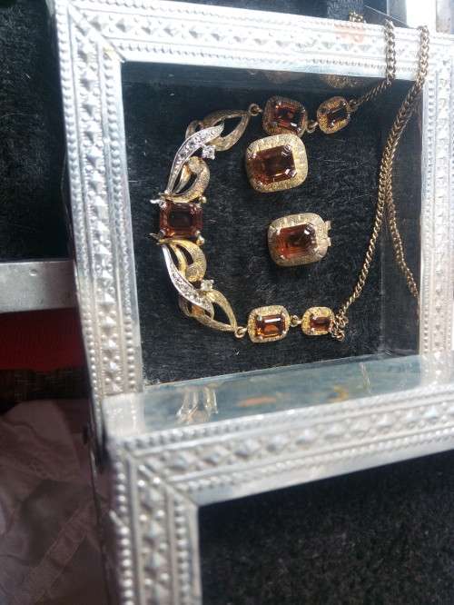 AMBER NECKLACE