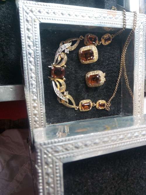 AMBER NECKLACE