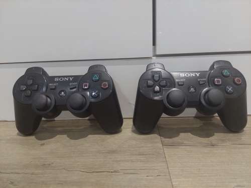 Sony PlayStation 3 Super Slim + 4 Games + 2 Controllers